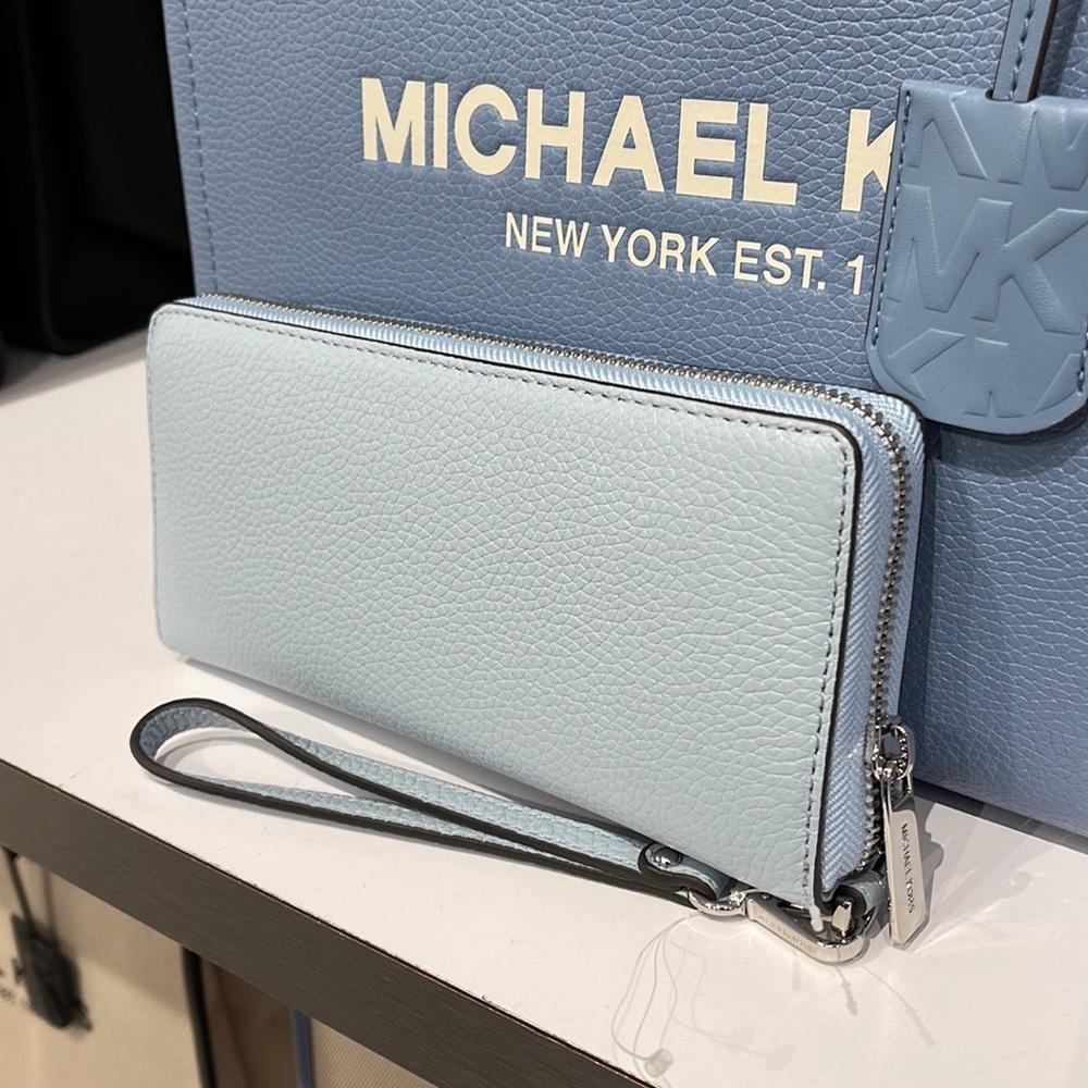 Brand New with Tag authentic Michael Kors Jet Set Travel Large Trvl CONTINENTAL - Picture 11 of 16
